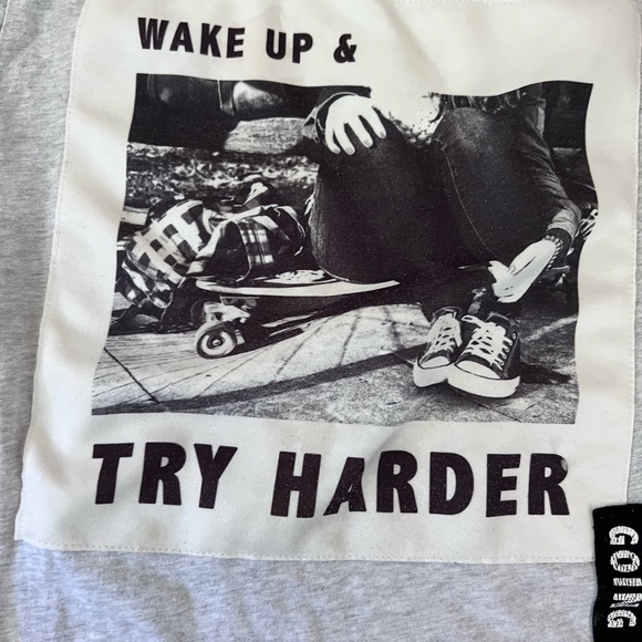 Graphics Zara gray t-shirt. Small girl size 8 - Picture 2 of 5